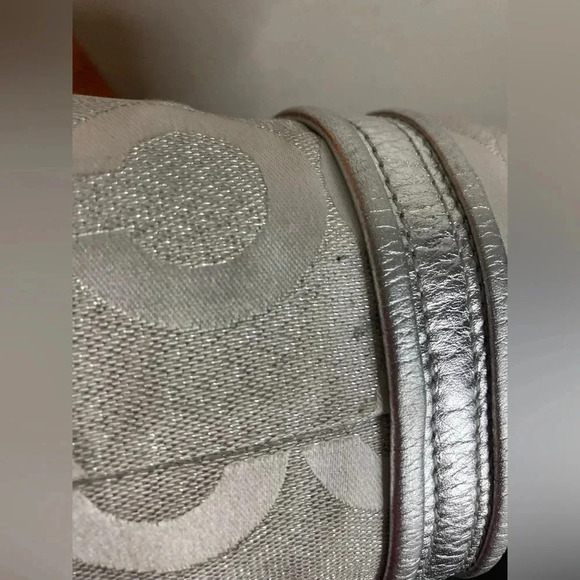 Rare Coach Poppy Silver Glam Tote Bag - Picture 15 of 16